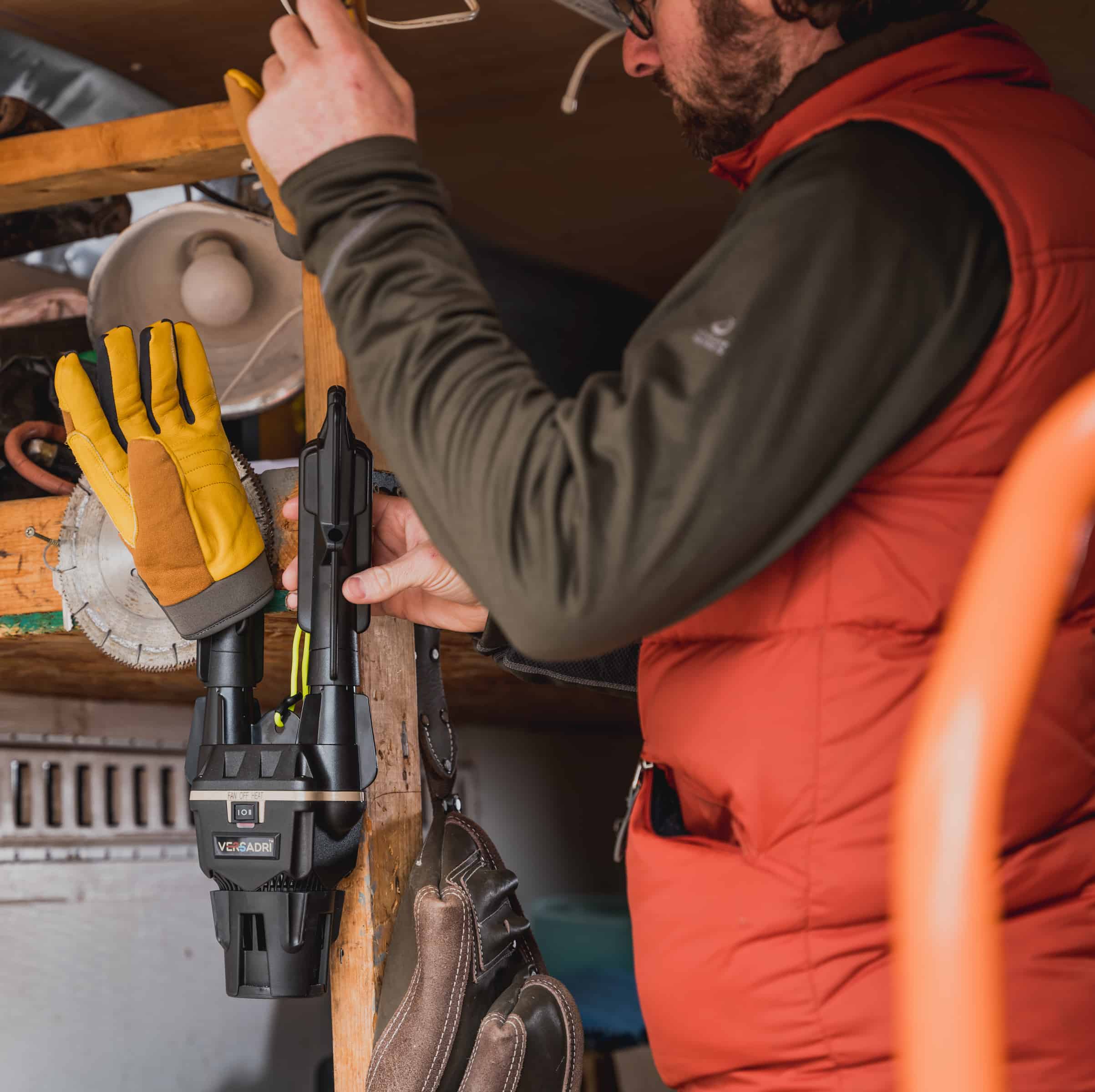 TOOL CRIB GLOVE DRYER Dry your gloves with dryer